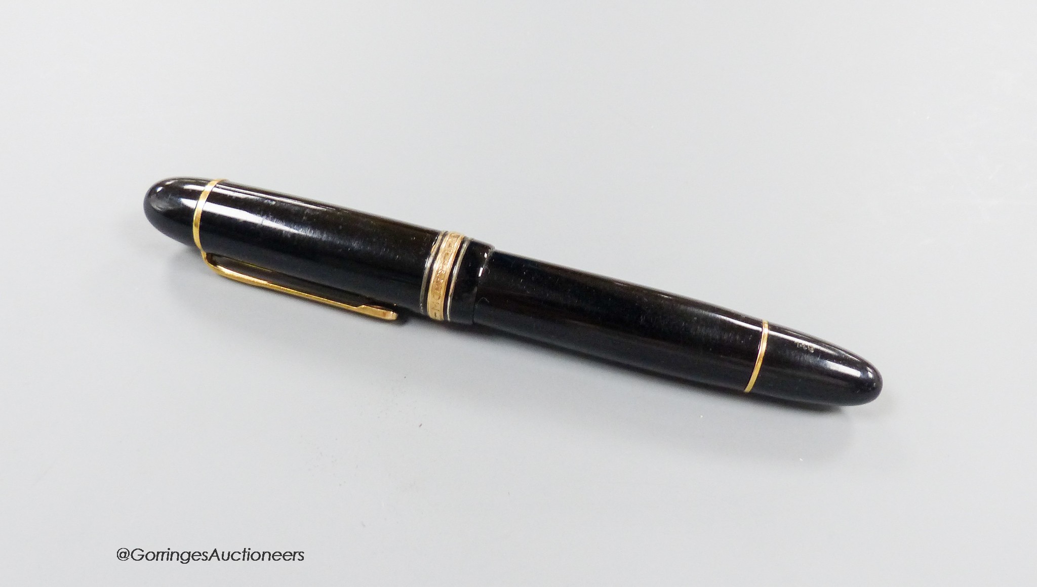 A Mont Blanc Meisterstuck fountain pen, 14cm